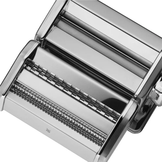 WMF Gourmet Nudelmaschine, Edelstahl, 9 Teigstufen, Ideal Für Teigplatten, Schmale Und Breite Nudeln, 19,5x 12,5x 12,5 Cm 8 WMF Gourmet Nudelmaschine, Edelstahl, 9 Teigstufen, Ideal Für Teigplatten, Schmale Und Breite Nudeln, 19,5x 12,5x 12,5 Cm – Bild 6