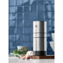 WMF Gourmet Knoblauchschneider 15 Cm, Cromargan Edelstahl Poliert, Schneidet Knoblauch In Kleine Würfel, Verschlussdeckel -VMD Geschäft unnamed file 1853