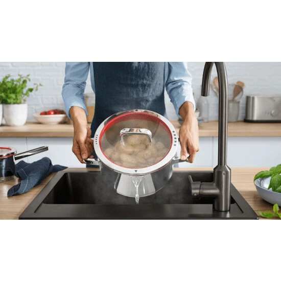 WMF Function 4 Kochtopf Groß 20cm, Fleischtopf Induktion 3,4l, Glasdeckel, Cromargan Edelstahl Poliert, 4 Abgießfunktionen, Innenskalierung, Rot 6 WMF Function 4 Kochtopf Groß 20cm, Fleischtopf Induktion 3,4l, Glasdeckel, Cromargan Edelstahl Poliert, 4 Abgießfunktionen, Innenskalierung, Rot – Bild 4