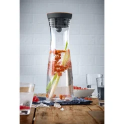 WMF Basic Wasserkaraffe, Glas, Karaffe 1l, Höhe 30,2 Cm, Glaskaraffe Mit Deckel, Silikondeckel, CloseUp-Verschluss, Kupfer -VMD Geschäft unnamed file 2592