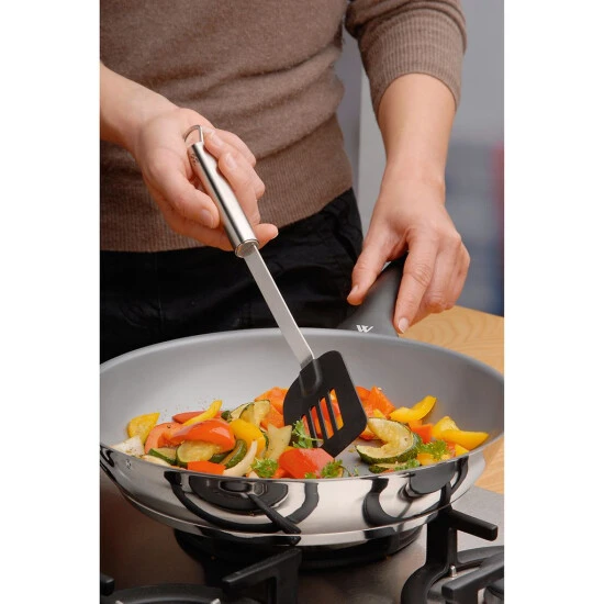 WMF Profi Plus Pfannenwender Kunststoff 33 Cm, Cromargan Edelstahl Teilmattiert, Kunststoffvorderteil, Spülmaschinengeeignet, Hitzebeständig 4 WMF Profi Plus Pfannenwender Kunststoff 33 Cm, Cromargan Edelstahl Teilmattiert, Kunststoffvorderteil, Spülmaschinengeeignet, Hitzebeständig – Bild 2