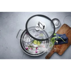 WMF Vitalis Dampfgarer/Bräter Rund, Mit Glasdeckel Mit Silikonrand, Garthermometer, Garblech, Cromargan Edelstahl, Induktionsgeeignet, Ø 28 Cm, 5,0l -VMD Geschäft unnamed file 303