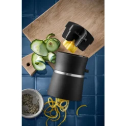 WMF Gourmet Spiralschneider Mit Restehalter 14 Cm, Manuell, Gemüsenudeln, Zoodle Maker, Streifen Und Spiralen 9 WMF Gourmet Spiralschneider Mit Restehalter 14 Cm, Manuell, Gemüsenudeln, Zoodle Maker, Streifen Und Spiralen -VMD Geschäft unnamed file 4342