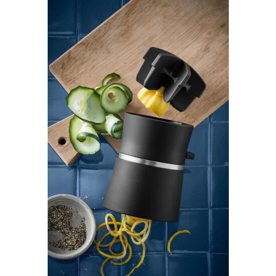 WMF Gourmet Spiralschneider Mit Restehalter 14 Cm, Manuell, Gemüsenudeln, Zoodle Maker, Streifen Und Spiralen 4 WMF Gourmet Spiralschneider Mit Restehalter 14 Cm, Manuell, Gemüsenudeln, Zoodle Maker, Streifen Und Spiralen – Bild 2
